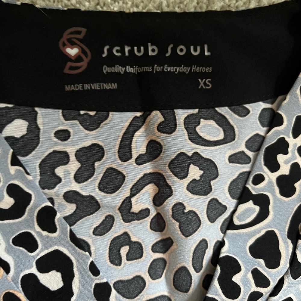 Scrub top - Picture 2 of 2